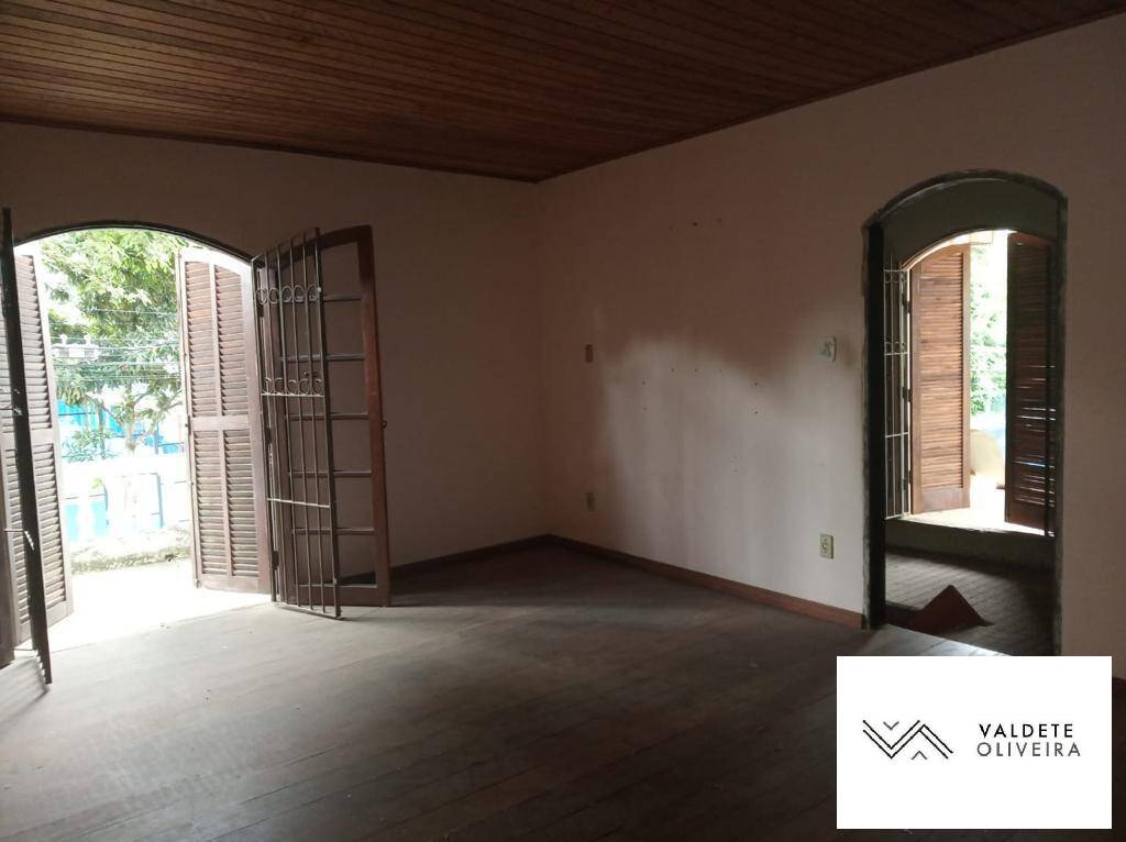 Casa à venda com 3 quartos, 323m² - Foto 6