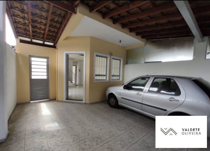 Casa à venda com 4 quartos, 117m² - Foto 1