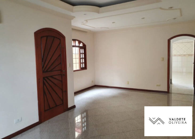 Casa à venda com 4 quartos, 271m² - Foto 1