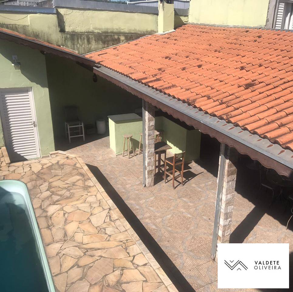 Sobrado à venda com 4 quartos, 240m² - Foto 1