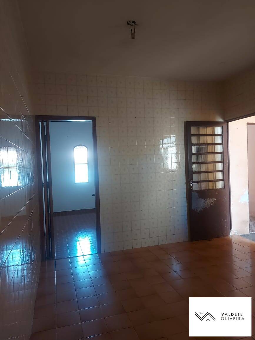 Casa à venda com 2 quartos, 150m² - Foto 1