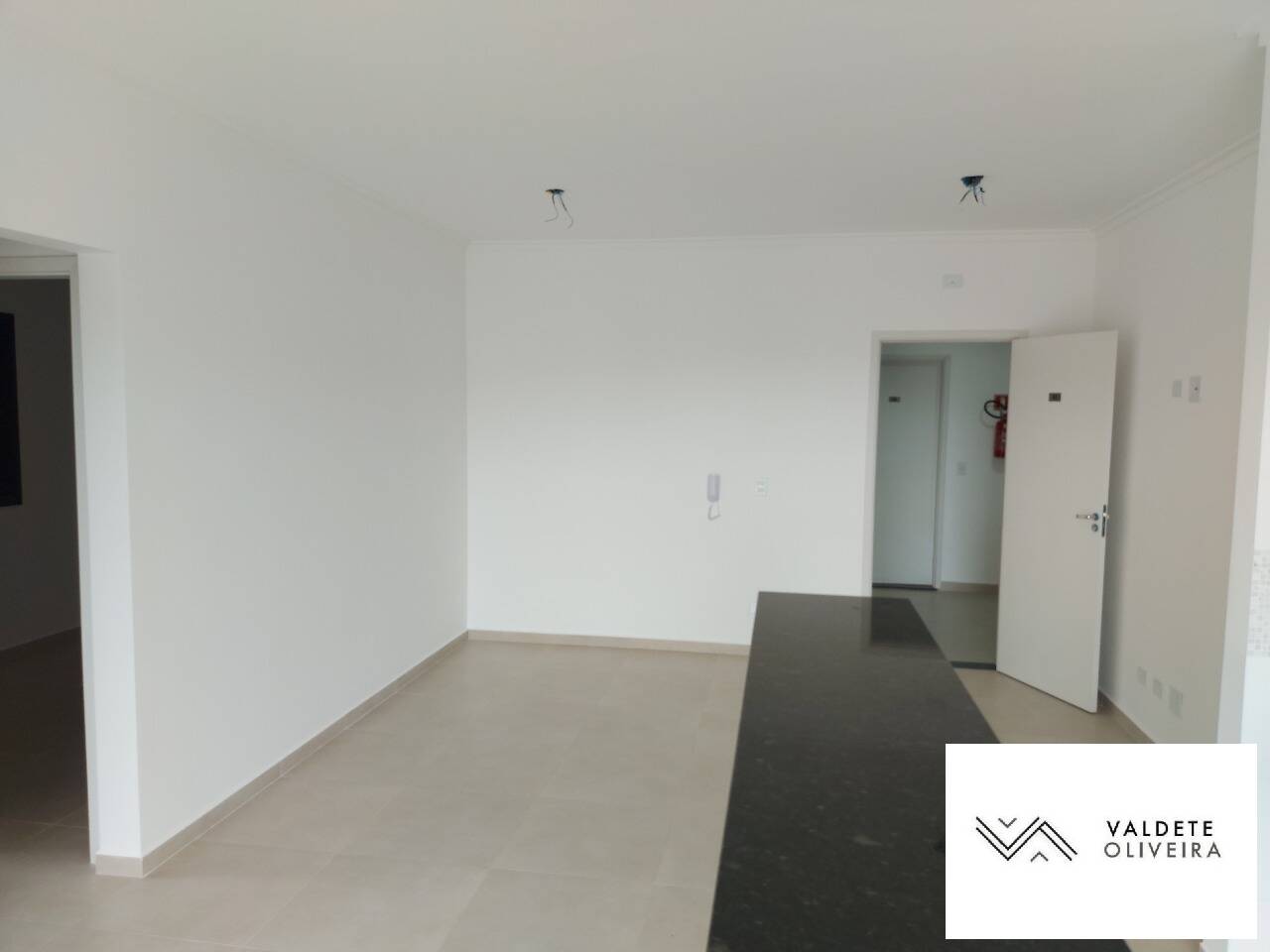 Apartamento à venda com 2 quartos, 68m² - Foto 4