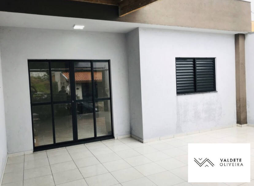 Casa à venda com 3 quartos, 78m² - Foto 1