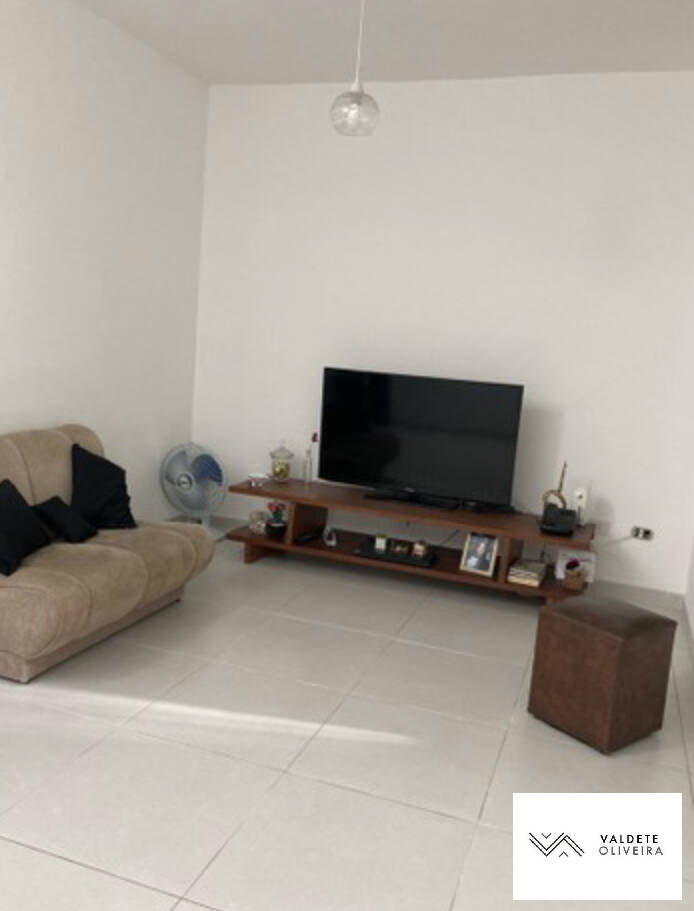 Casa à venda com 3 quartos, 131m² - Foto 1