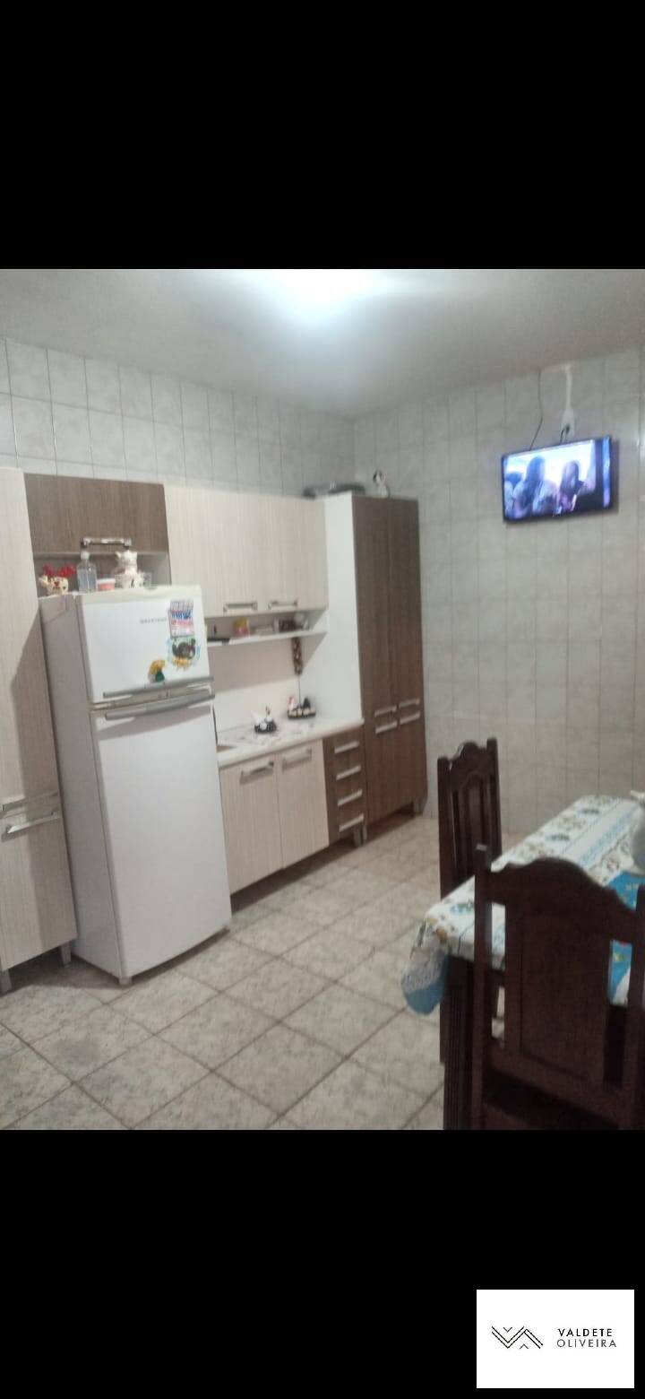 Casa à venda com 2 quartos, 80m² - Foto 2