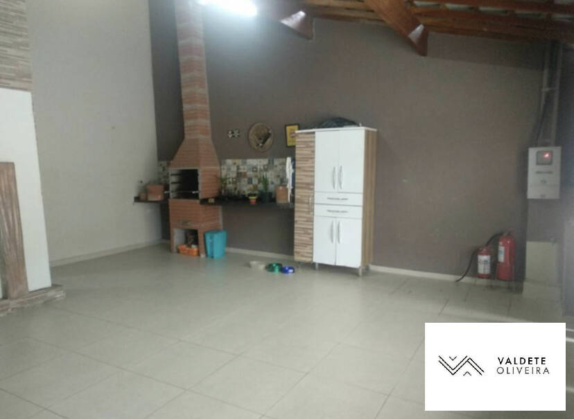 Casa à venda com 2 quartos, 70m² - Foto 2