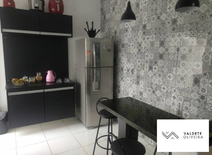 Casa à venda com 2 quartos, 70m² - Foto 1