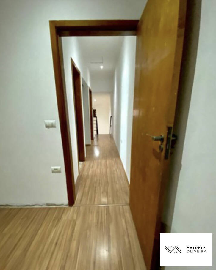 Casa à venda com 5 quartos, 150m² - Foto 3