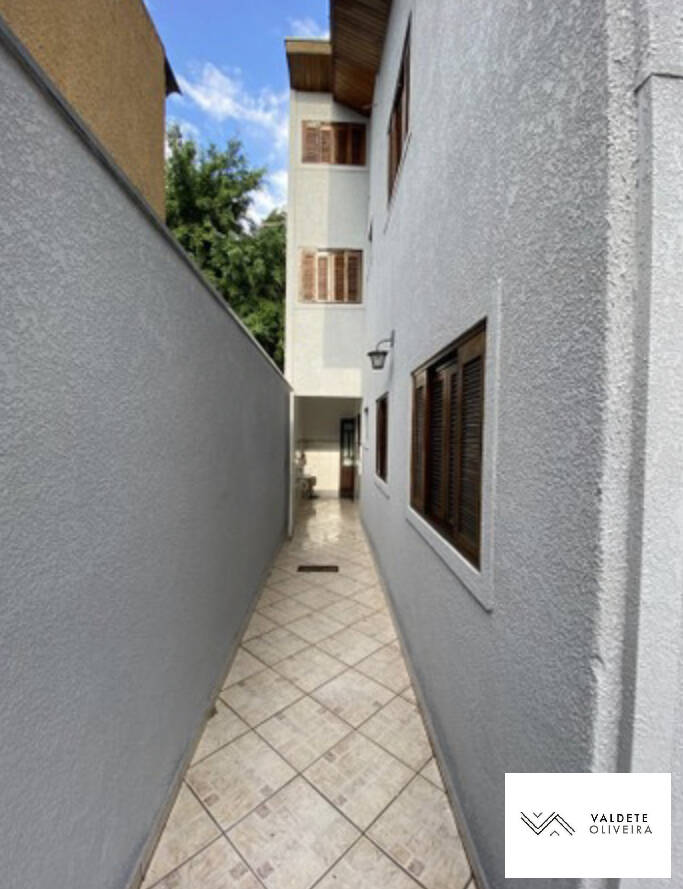 Casa à venda com 5 quartos, 150m² - Foto 4