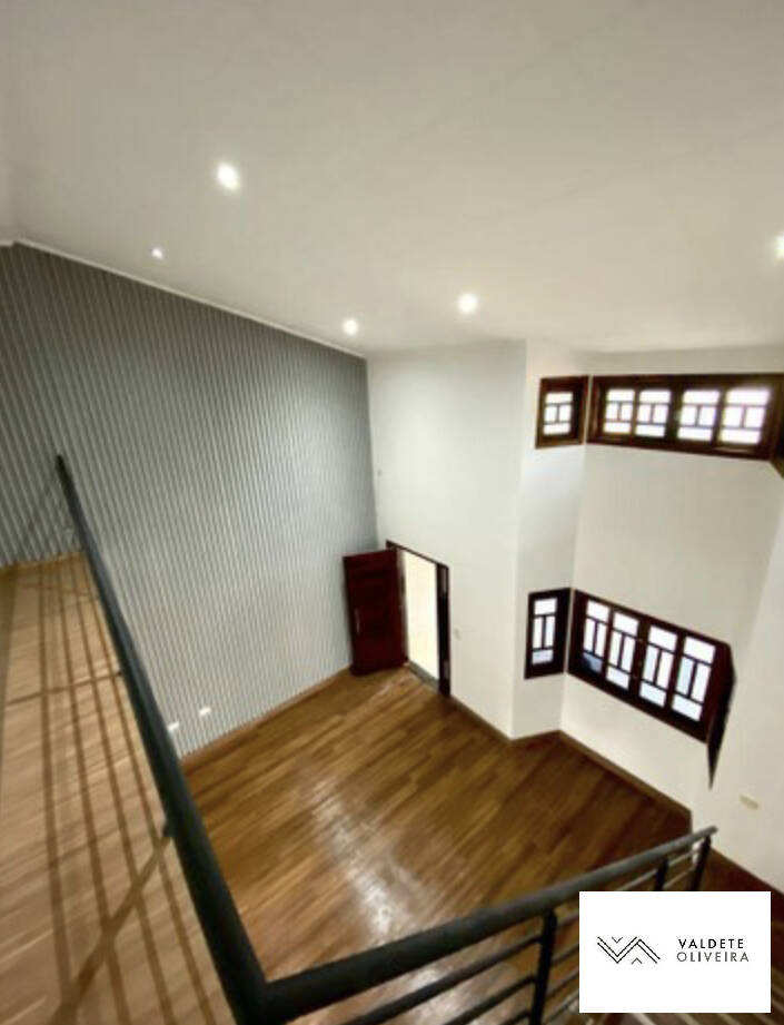 Casa à venda com 5 quartos, 150m² - Foto 1