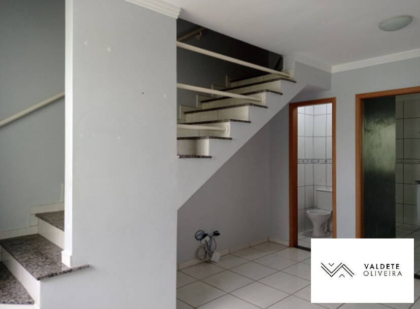 Casa à venda com 2 quartos, 57440m² - Foto 1