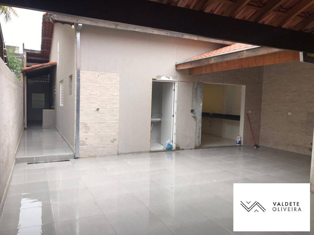 Casa à venda com 2 quartos, 200m² - Foto 1