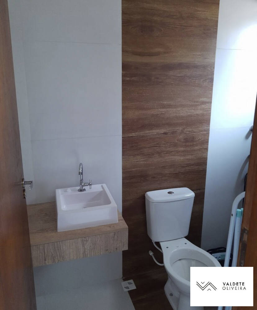 Casa à venda com 2 quartos, 70m² - Foto 2