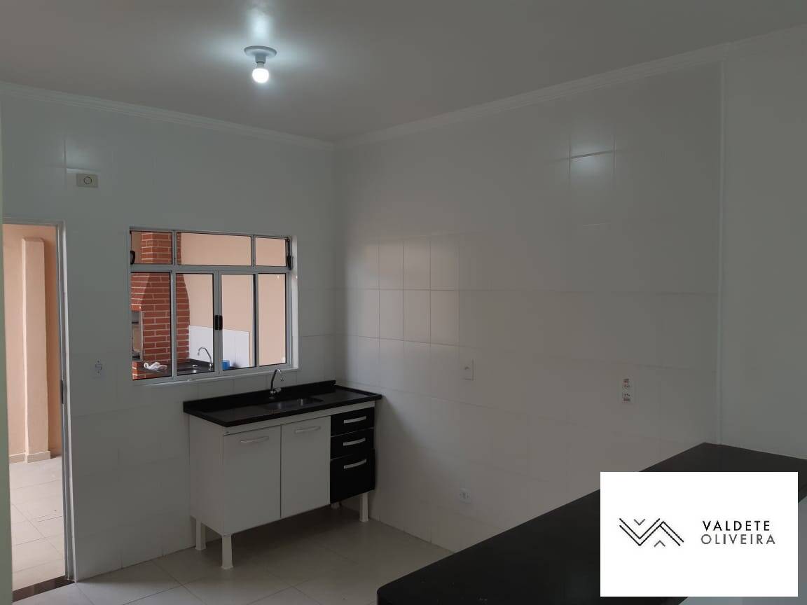 Casa à venda com 2 quartos, 67m² - Foto 2