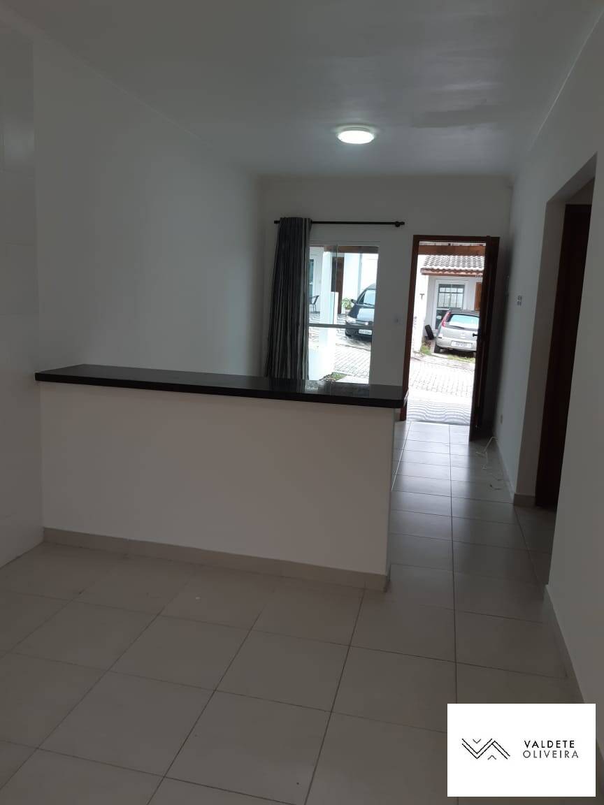 Casa à venda com 2 quartos, 67m² - Foto 4