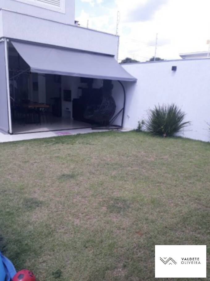 Casa à venda com 4 quartos, 210m² - Foto 2