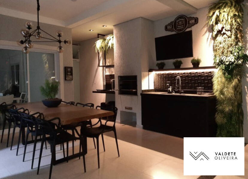 Casa à venda com 4 quartos, 210m² - Foto 1