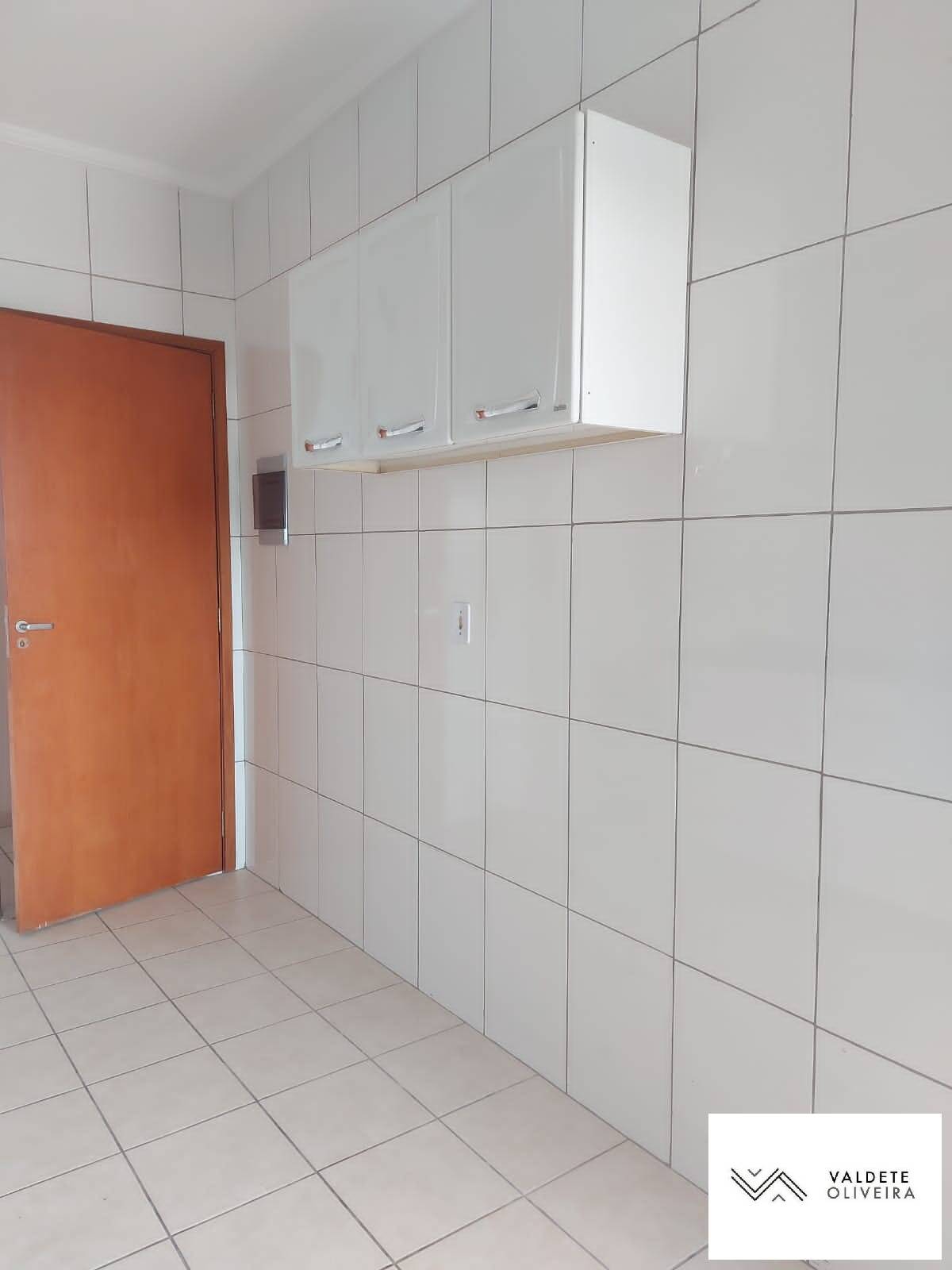 Apartamento à venda com 3 quartos, 90m² - Foto 2