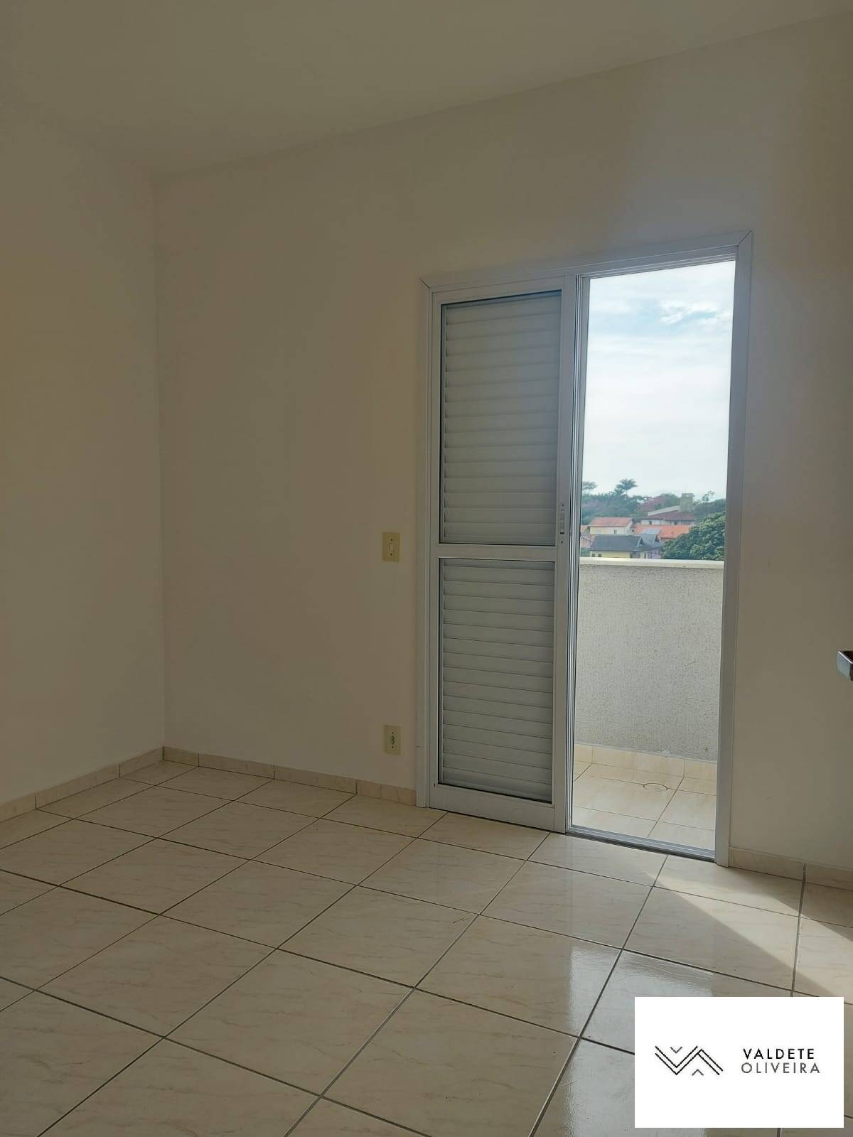 Apartamento à venda com 3 quartos, 90m² - Foto 1