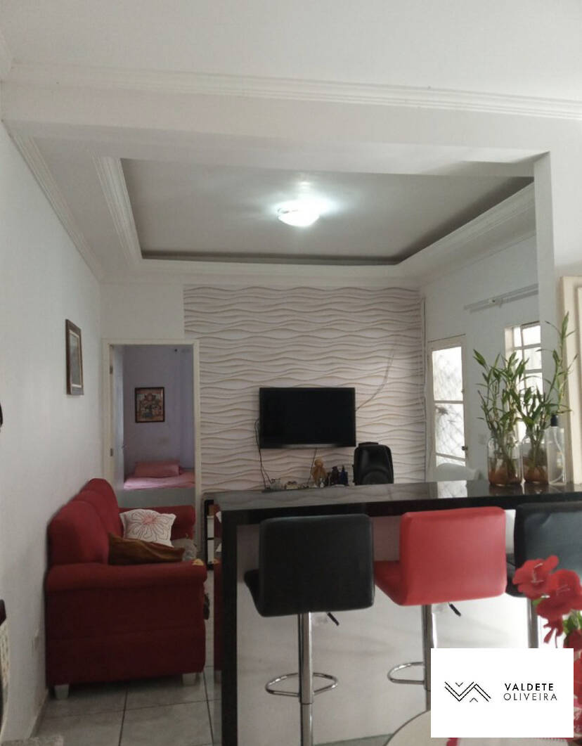 Casa à venda com 3 quartos, 52m² - Foto 1