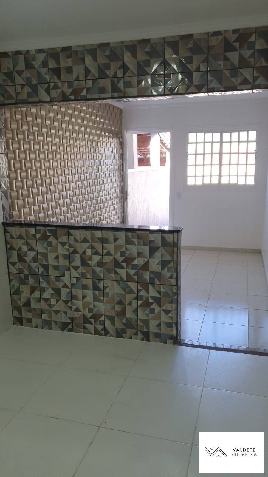 Casa à venda com 2 quartos, 70m² - Foto 1