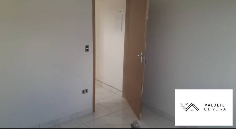 Casa à venda com 2 quartos, 68m² - Foto 4