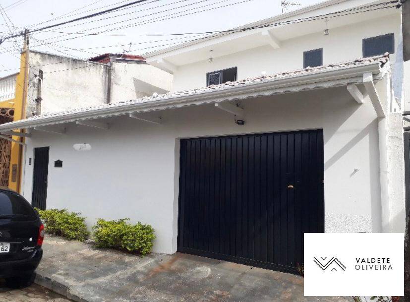 Casa à venda com 4 quartos, 250m² - Foto 1