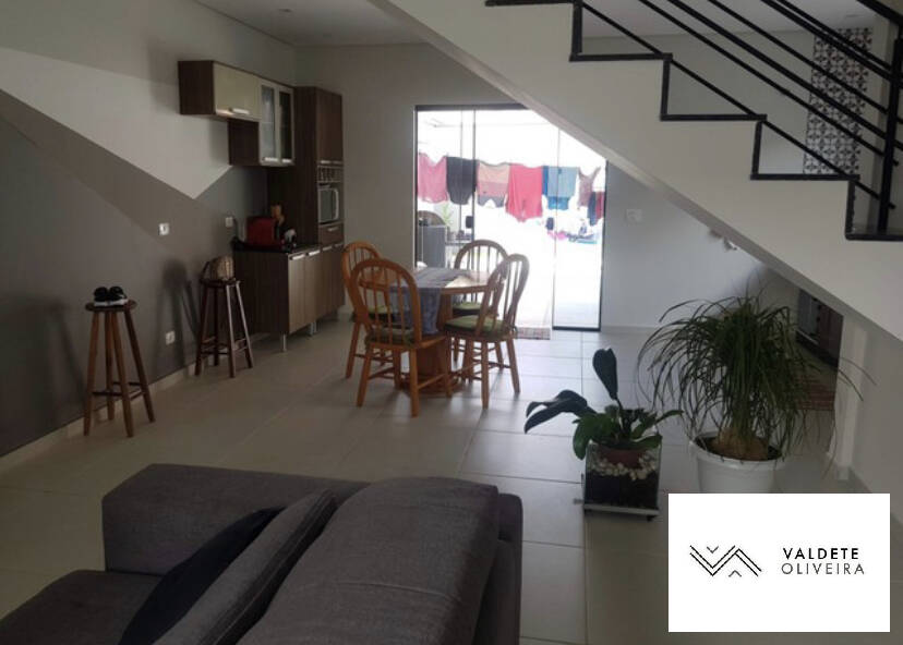 Casa à venda com 2 quartos, 160m² - Foto 1