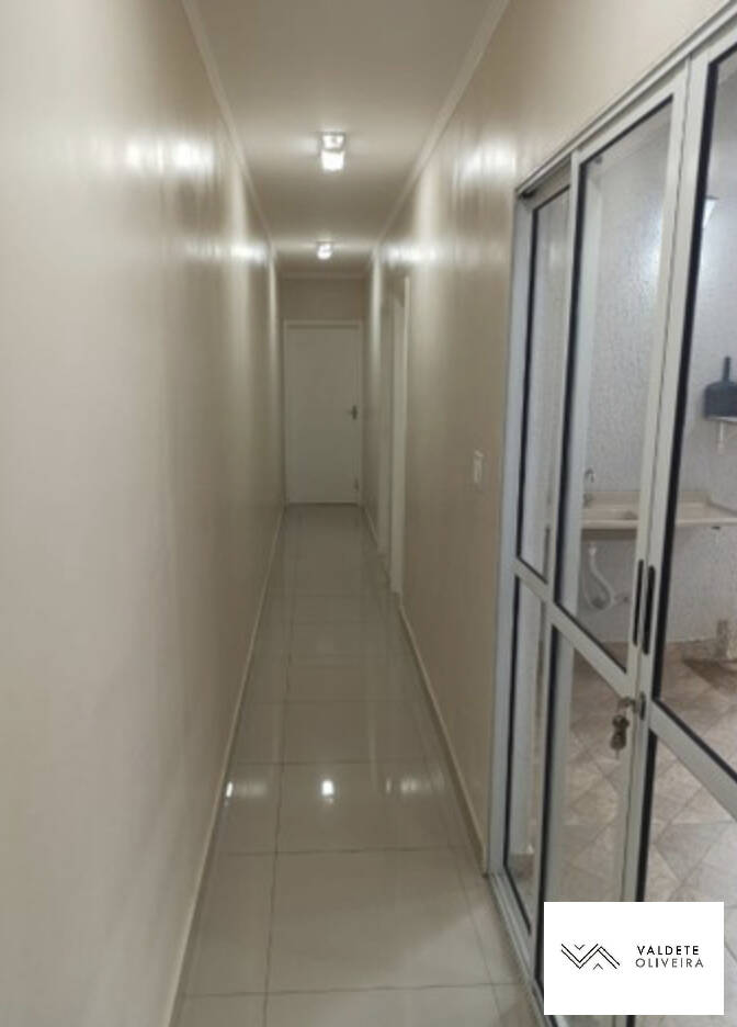 Casa à venda com 2 quartos, 125m² - Foto 2