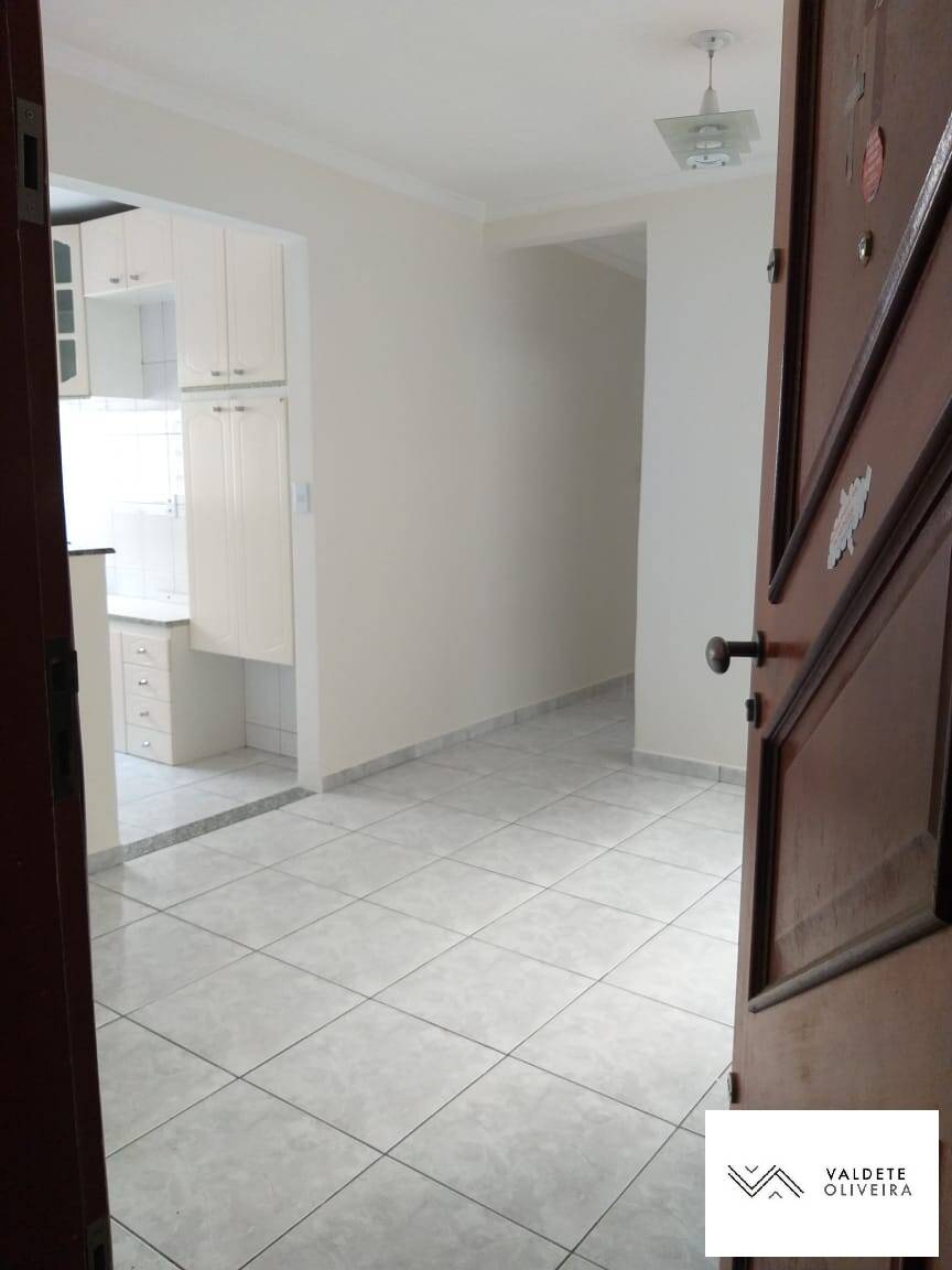 Apartamento à venda com 3 quartos, 75m² - Foto 4