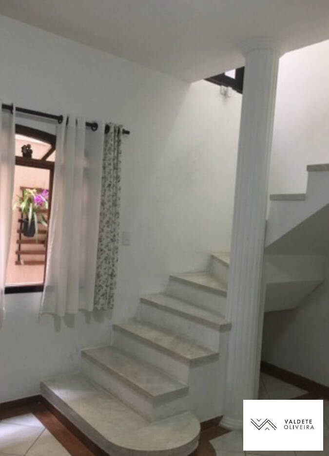 Casa à venda com 3 quartos, 300m² - Foto 2