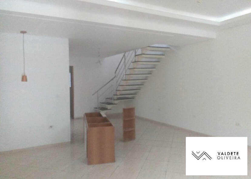 Casa à venda com 3 quartos, 190m² - Foto 2