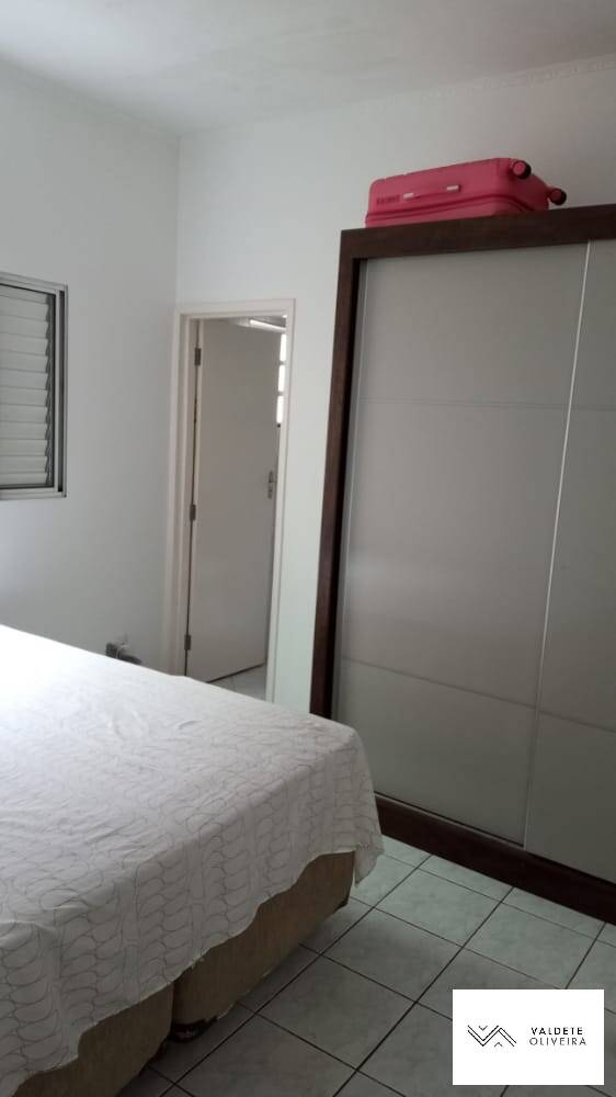 Casa à venda com 2 quartos, 90m² - Foto 2