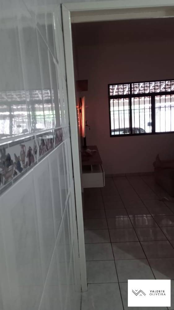 Casa à venda com 2 quartos, 90m² - Foto 4