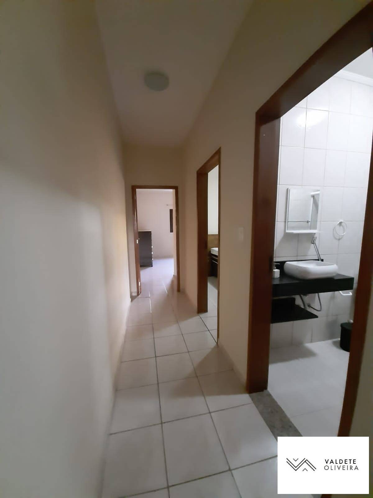 Casa à venda com 2 quartos, 100m² - Foto 2