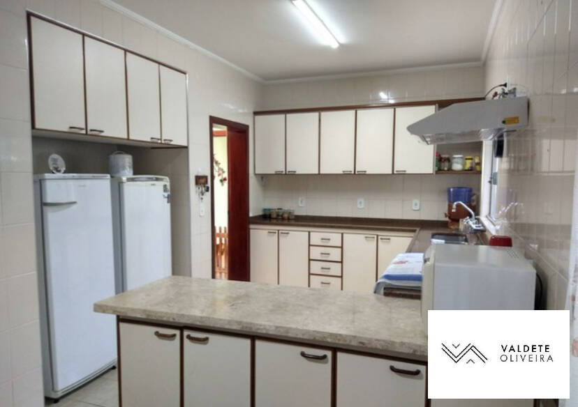 Casa à venda com 5 quartos, 264m² - Foto 2