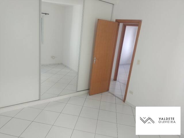 Apartamento à venda com 3 quartos, 90m² - Foto 2