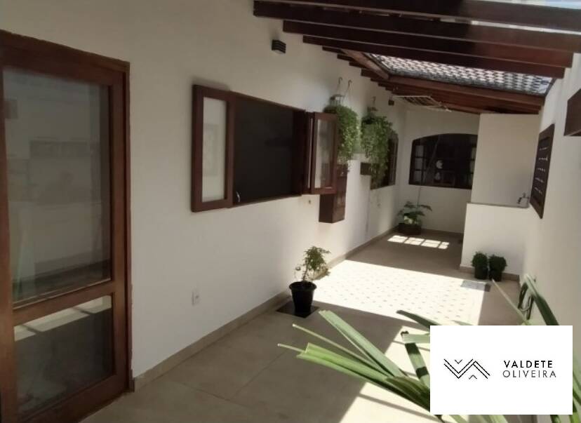 Casa à venda com 3 quartos, 90m² - Foto 1