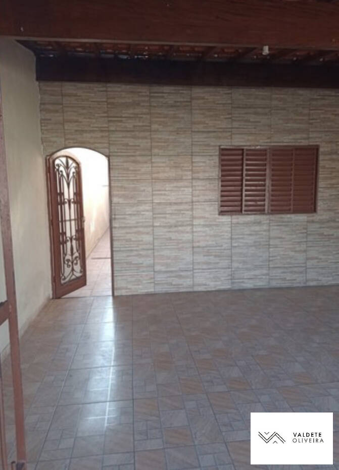 Casa à venda com 2 quartos, 110m² - Foto 1