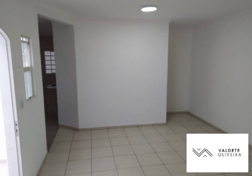 Casa à venda com 3 quartos, 80m² - Foto 1