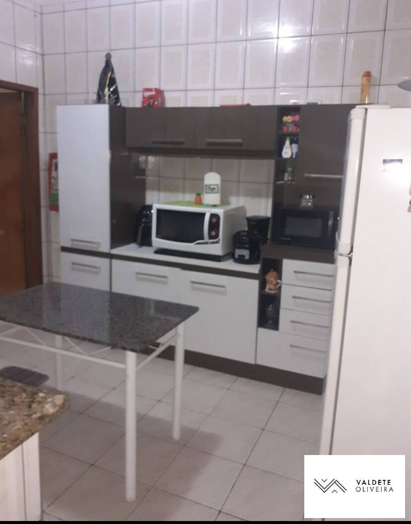 Casa à venda com 2 quartos, 140m² - Foto 13