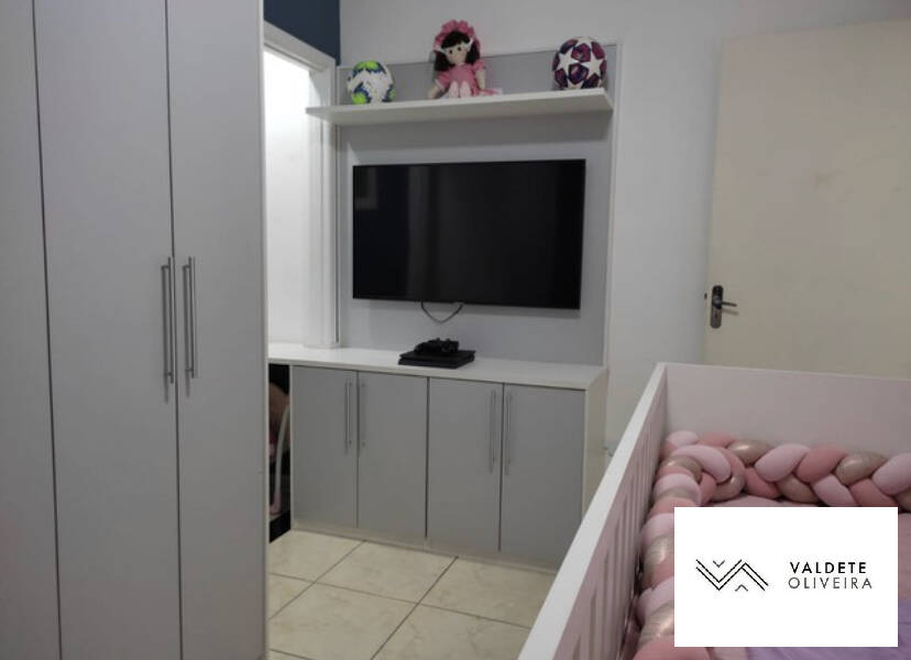 Casa à venda com 2 quartos, 80m² - Foto 4