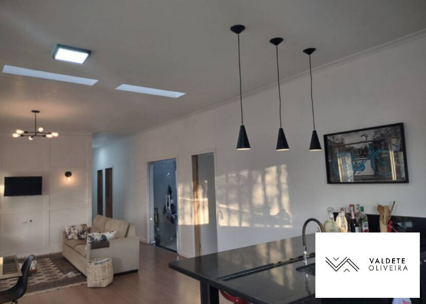 Casa à venda com 3 quartos, 127m² - Foto 1