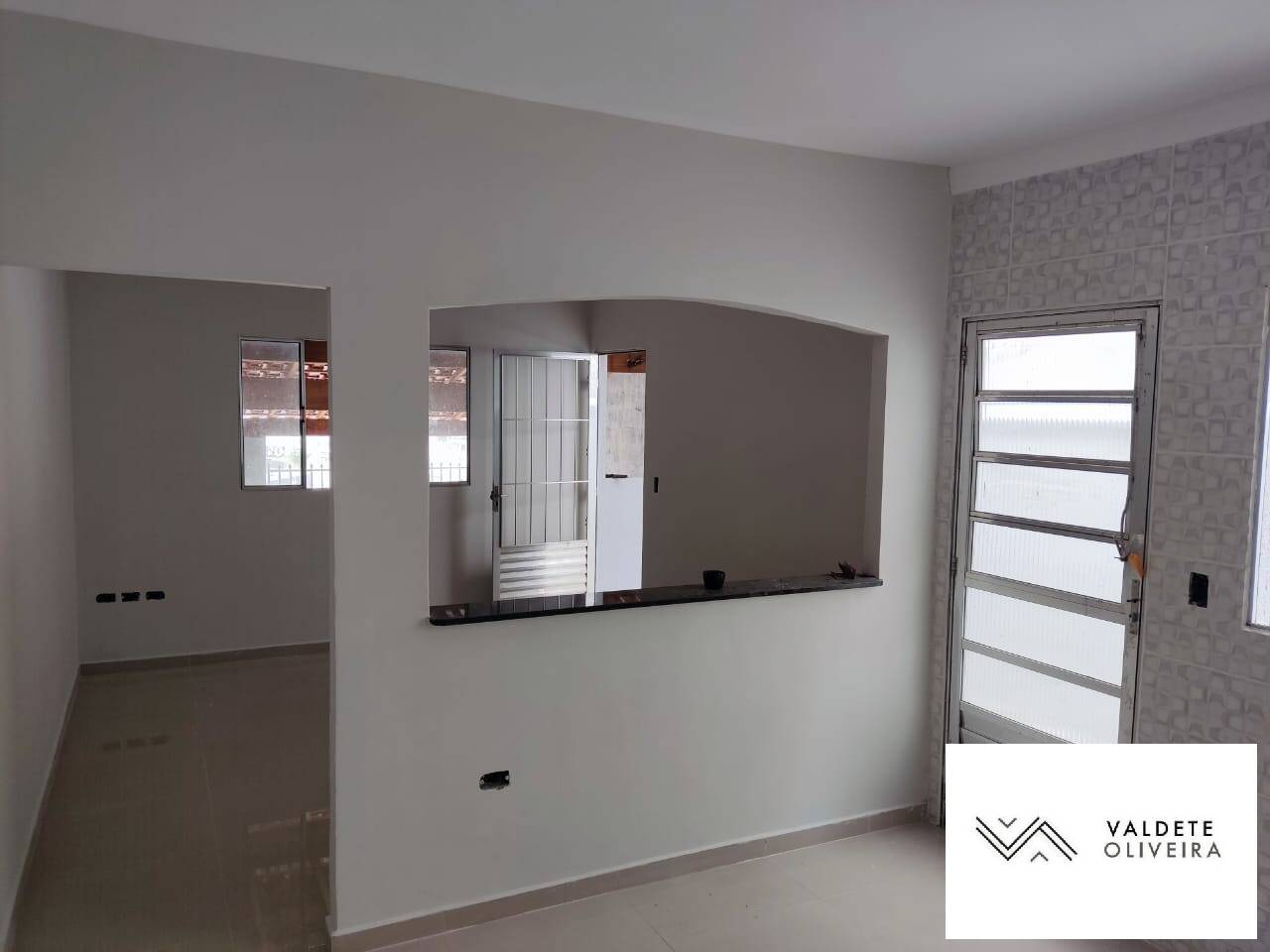 Casa à venda com 2 quartos, 84m² - Foto 1