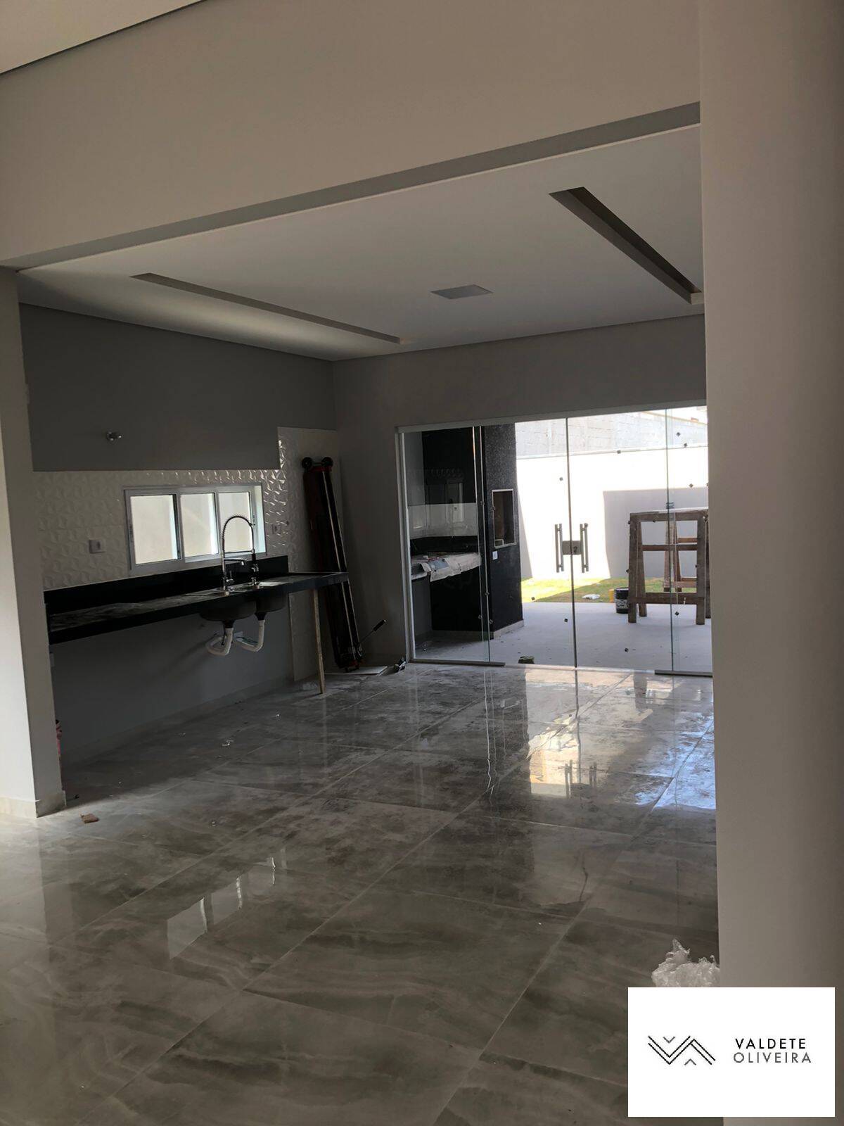 Casa de Condomínio à venda com 3 quartos, 200m² - Foto 2