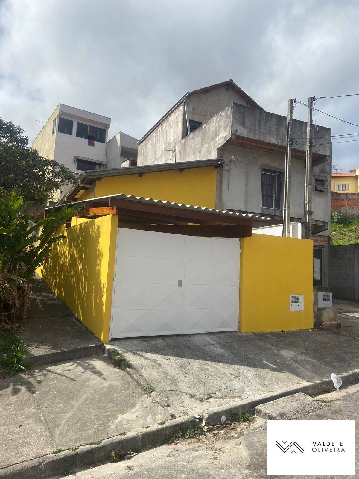 Casa à venda com 3 quartos, 81m² - Foto 1