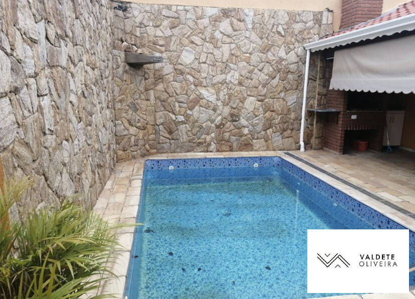 Casa à venda com 3 quartos, 210m² - Foto 1