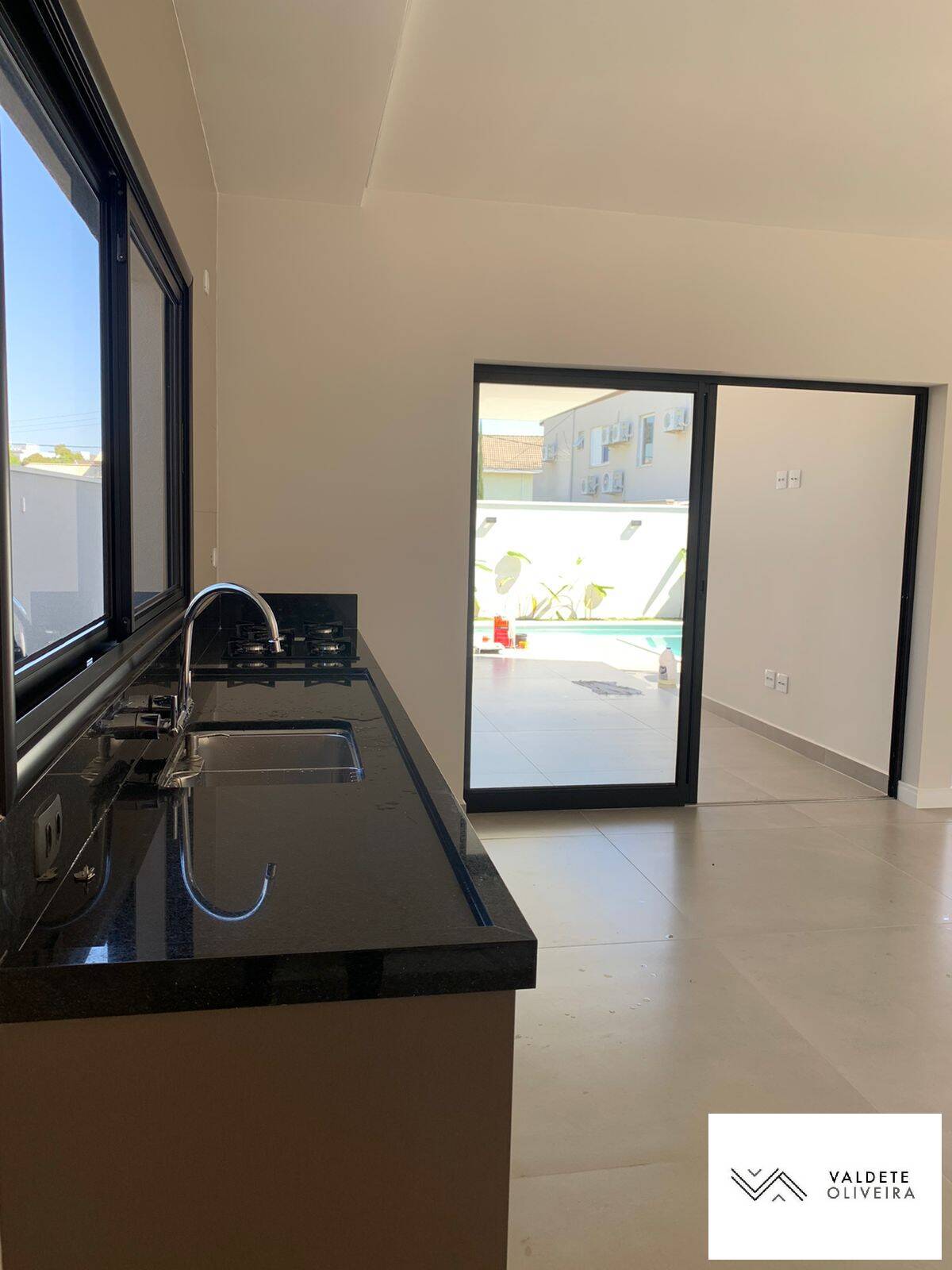 Casa à venda com 4 quartos, 257m² - Foto 15