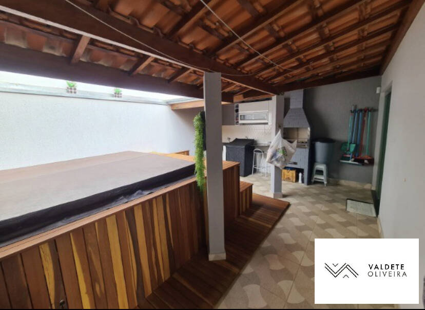 Casa à venda com 4 quartos, 96m² - Foto 2