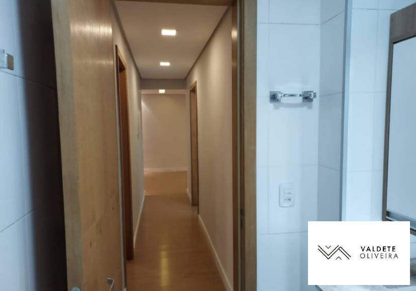 Apartamento à venda com 2 quartos, 70m² - Foto 2